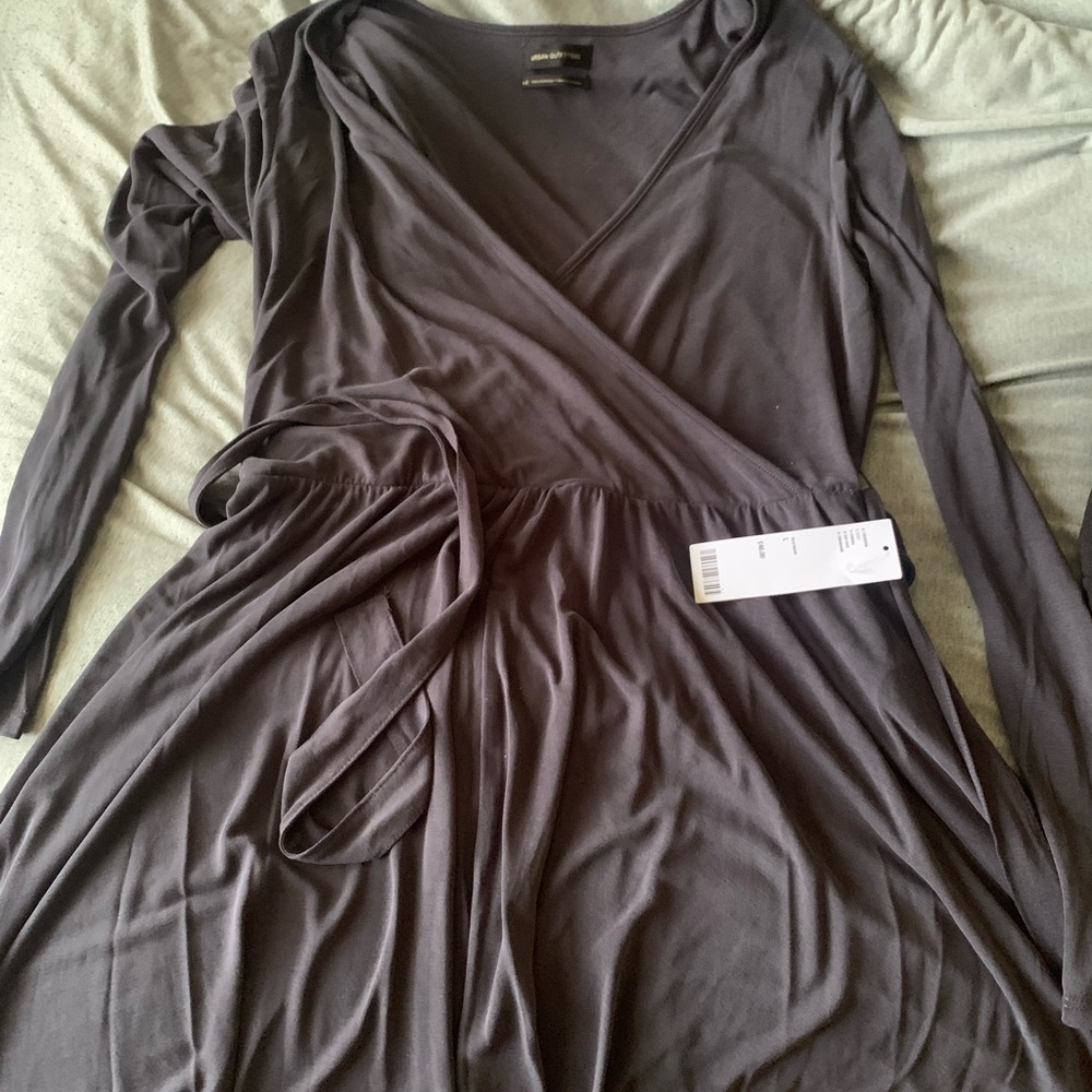 URBAN OUTFITTERS CUPRO WRAP ROMPER NWT - Picture 4 of 7